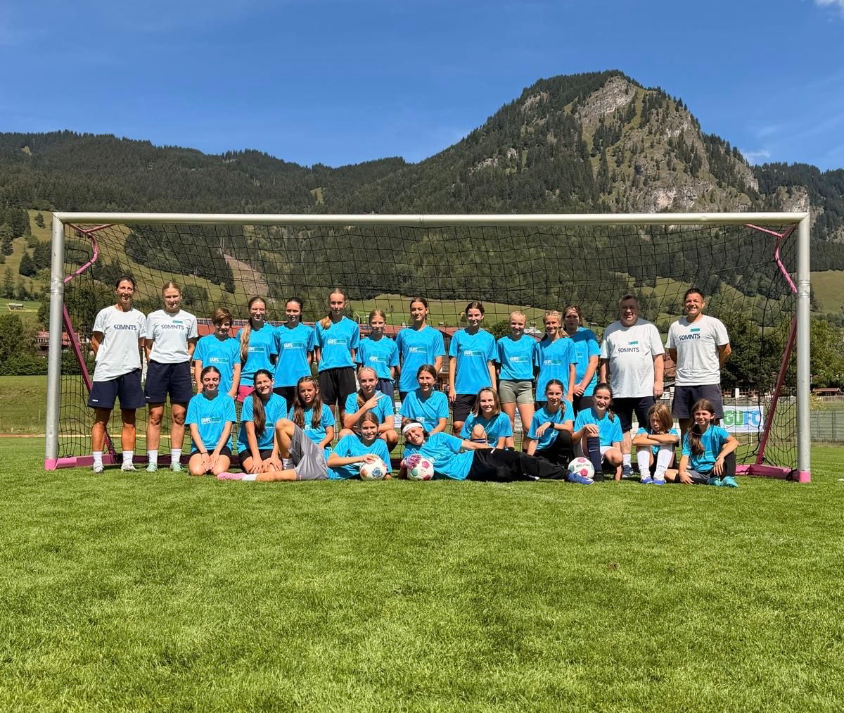 Teilnehmerinnen des Girlscamp in Bad Hindelang mit Trainerteam
