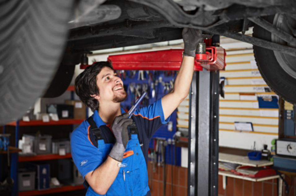 Fehlersuche am Motor in der Werkstatt des Autohaus Fersch in Bad Hindelang