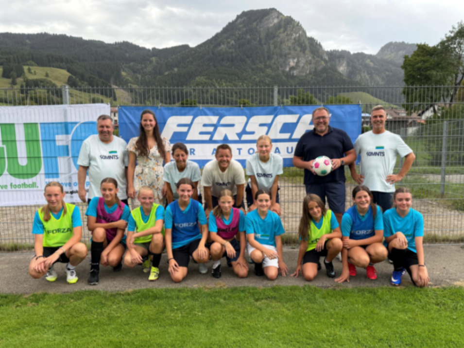 Organisatoren, Sponsoren, Trainer und Teilnehmerinnen des Girlscamp
